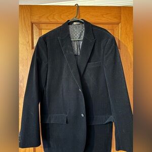 Men's sport coat.  44 Reg.  Very clean.  Pics don't do it justice.  Non smoker
